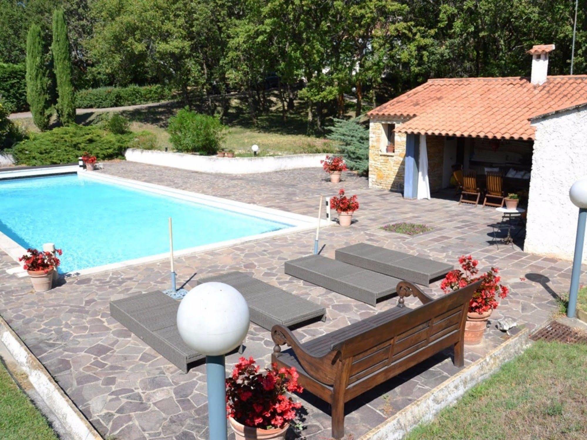La Deviniere Hotel Donzère Exterior foto
