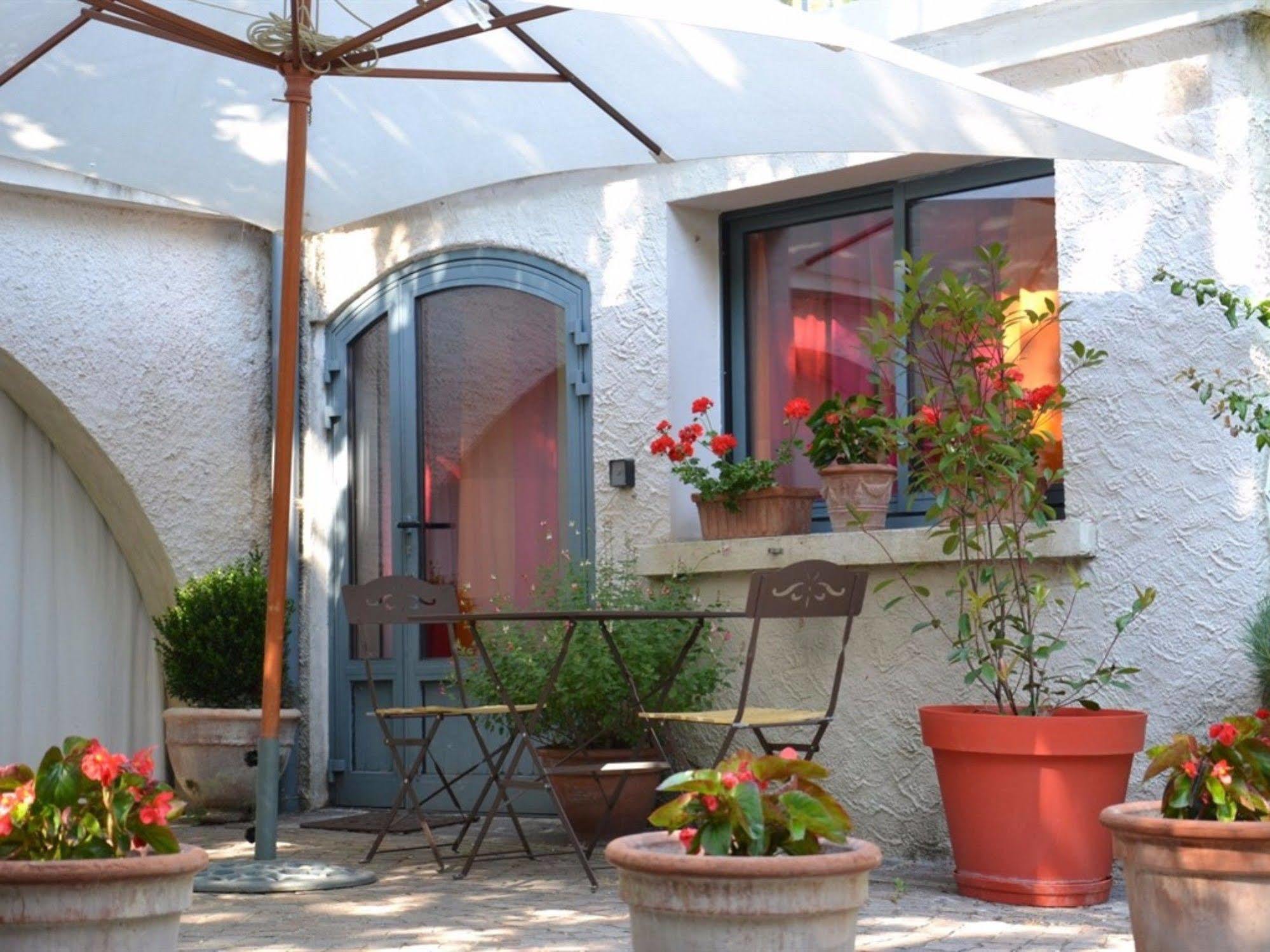 La Deviniere Hotel Donzère Exterior foto